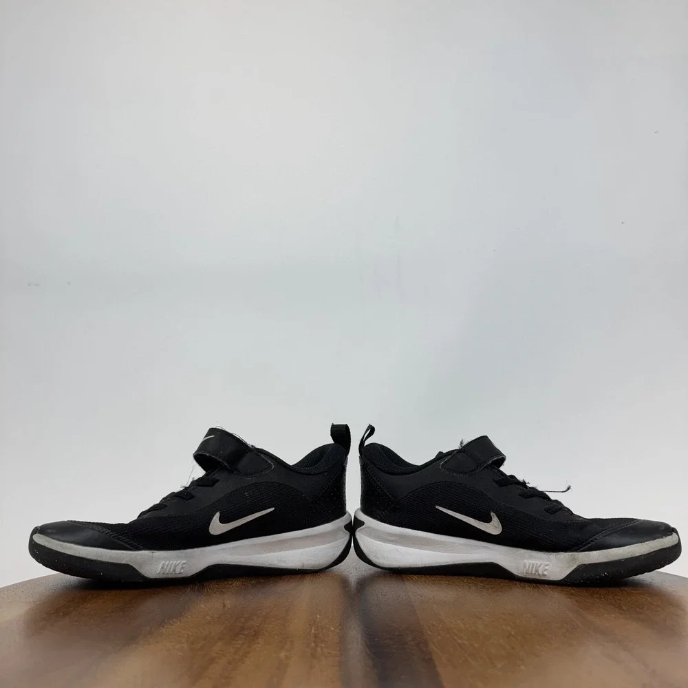 Big Kids Nike Omni Multi-Court PS Black White Athletic Sneakers Size 1.5‎ Y GUC